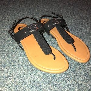 Guess braided sandals